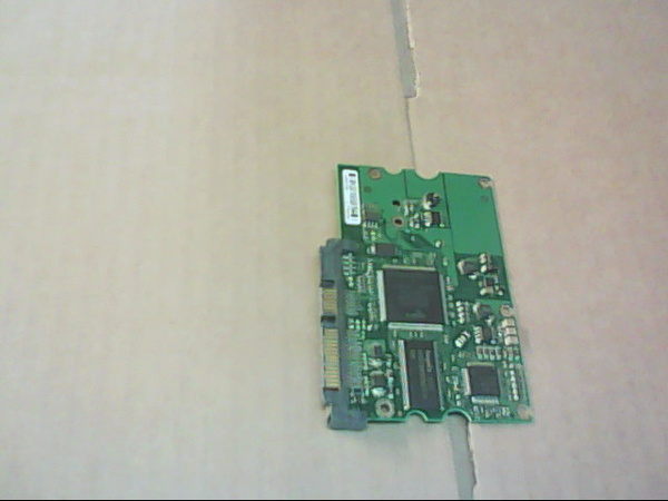 PCB 101886 100387575 REV D SEAGATE ST3250824AS 9BD133-520 DATE 07055