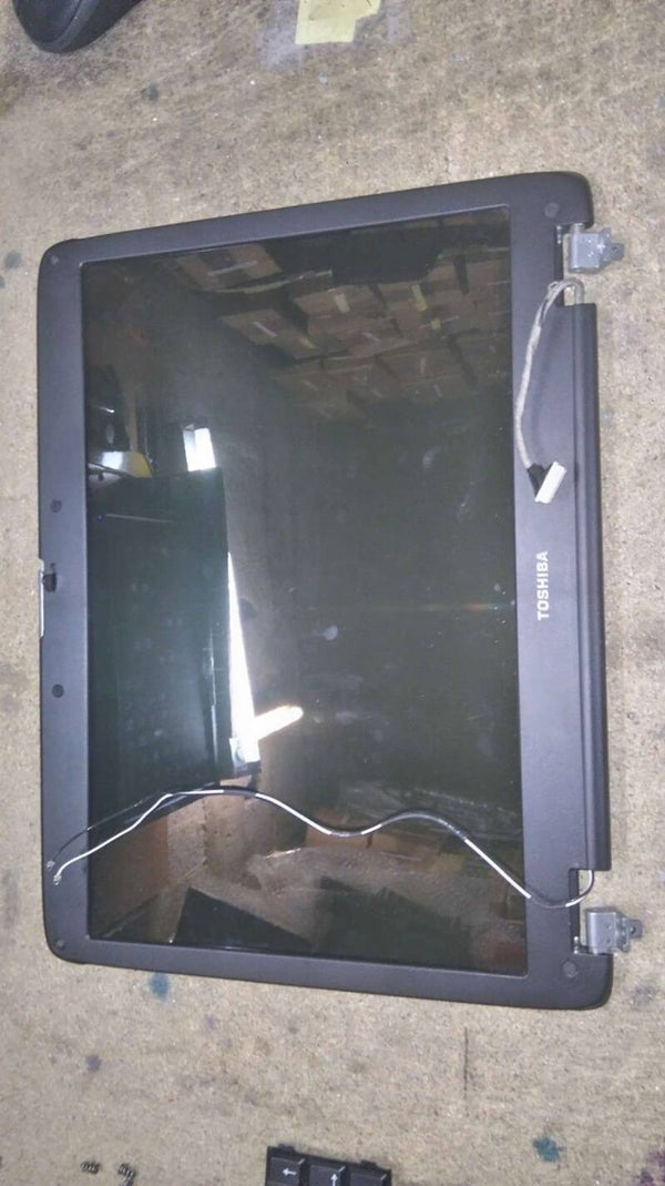 Ecran Toshiba PSM4XE-02Q01UFR