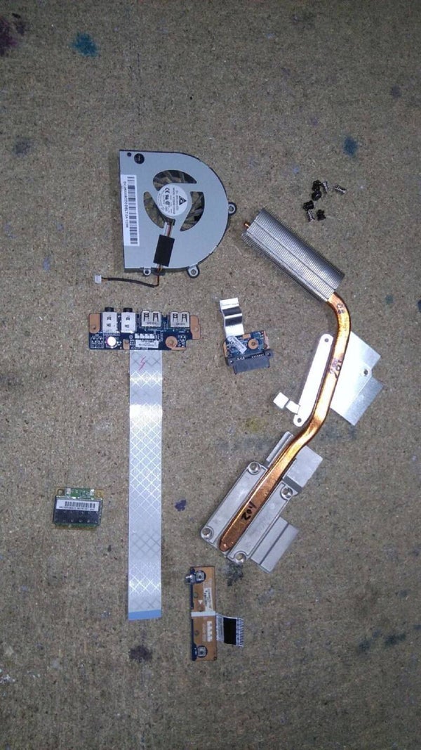 lot de pieces 00357 TOSHIBA SATELLITE L670D-105 PSK3NE-005007FR