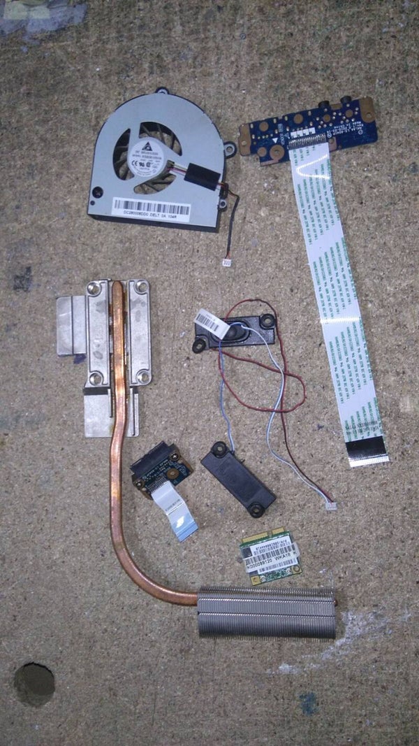 Lot de pieces 00440 TOSHIBA L670D-103