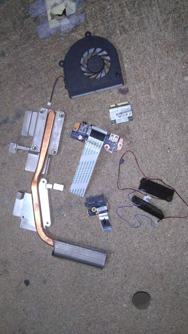 Lot de pieces 00441 TOSHIBA L670-1L0