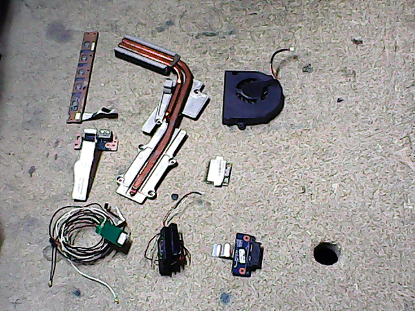 Lot de pieces 00674 Toshiba Satellite L555D-10E