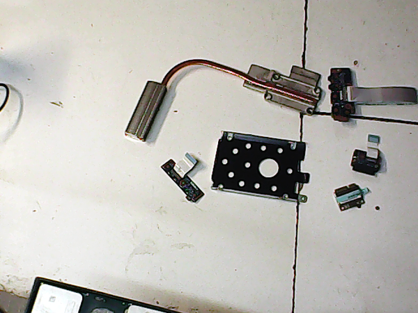 Lot de pieces 00909 Toshiba Satellite L670D-11N