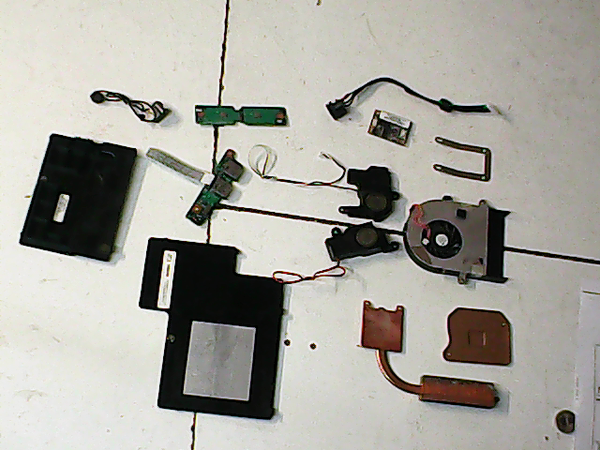 Lot de pieces 00963 Toshiba Satellite A100-551