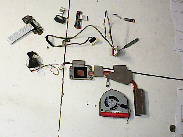 Lot de pieces 00968 Toshiba satellite L670D-109