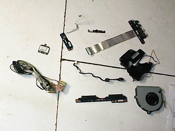 Lot de Pieces 00995 ASUS X73B