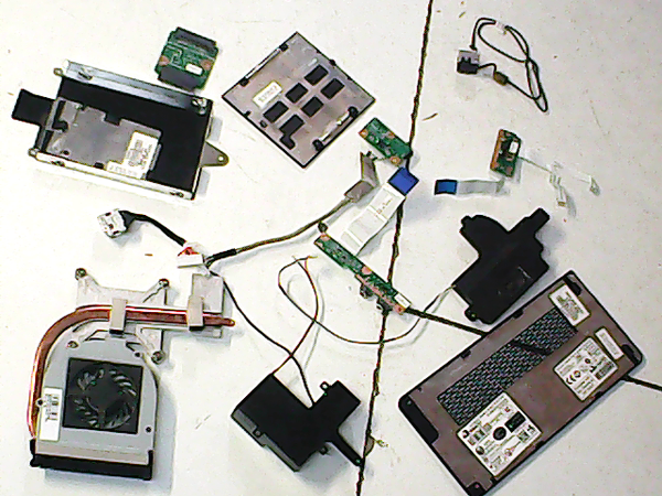 Lot de pieces 00996 HP Presario CQ70