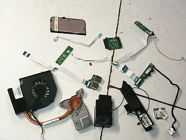 Lot de pieces 00998 HP Presario CQ71