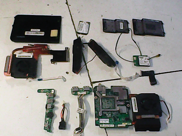 Lot de pieces 01101 Toshiba Satellite P10088