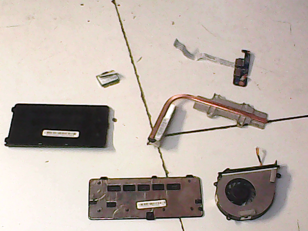 Lot de pieces 01113 Toshiba Satellite L450D-119