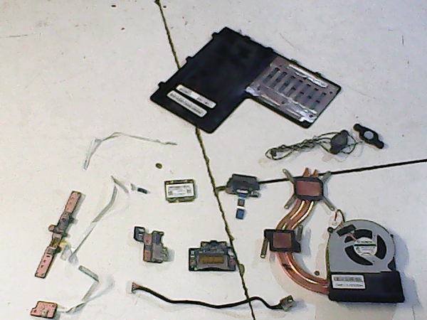 Lot de pieces 01114 Toshiba Satellite pro C870-15H