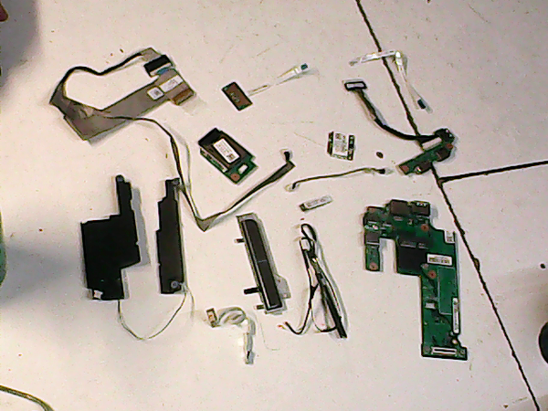 lot de pieces 01223 DELL inspiron M5010 P10F