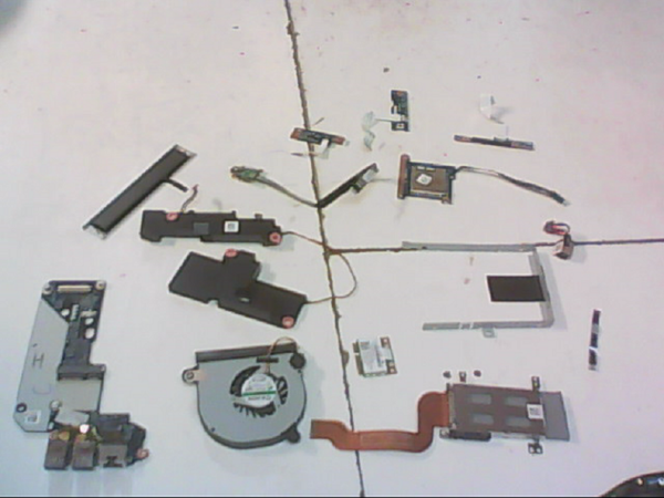 Lot de pieces 01569 Dell Vostro 3560 P24F