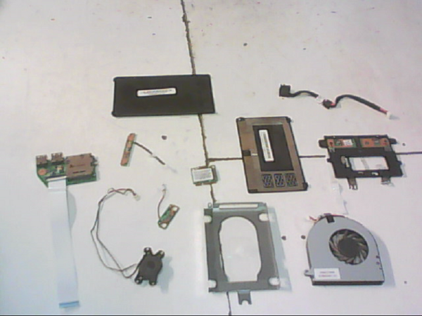 Lot de pieces 01587 Toshiba L655-1ED