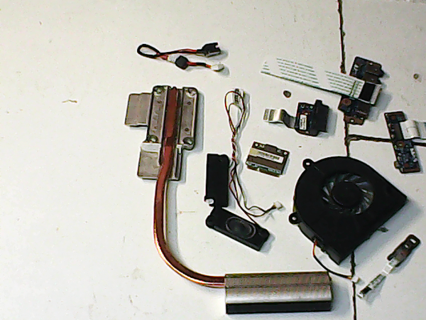 Lot de pieces lot 00898 Toshiba Satellite L670D-13R