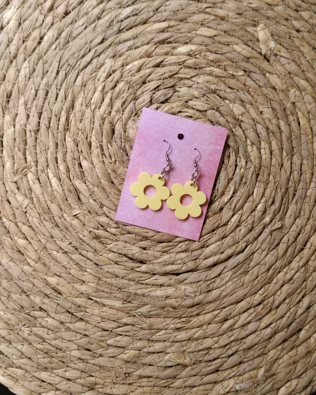 Oorbel met grote bloem