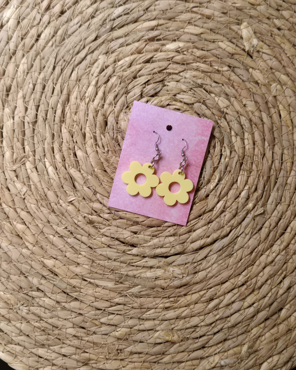 Oorbel met grote bloem