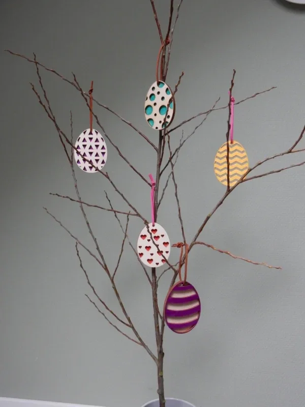 Hangers paaseieren knutselen vormen