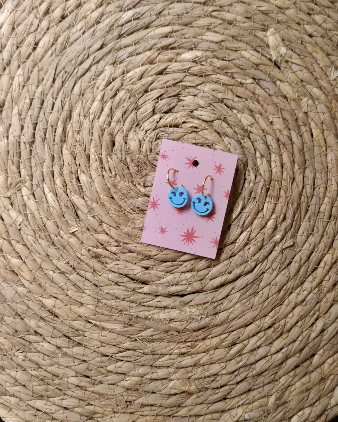 Goud ring oorbel met smiley