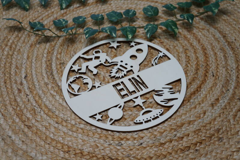 Houten naamcirkel/ruimte met naam Elin
