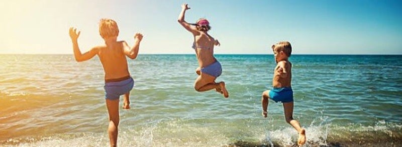 A Cattolica, divertimento assicurato per i bambini-spiaggie con piscine , servizio di baby sitter, baby dance, parco giochi. Soggiorna all'Hotel Pacific di Cattolica