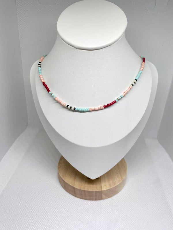 Ketting zilver sluitinkje - blauw, rood & roze