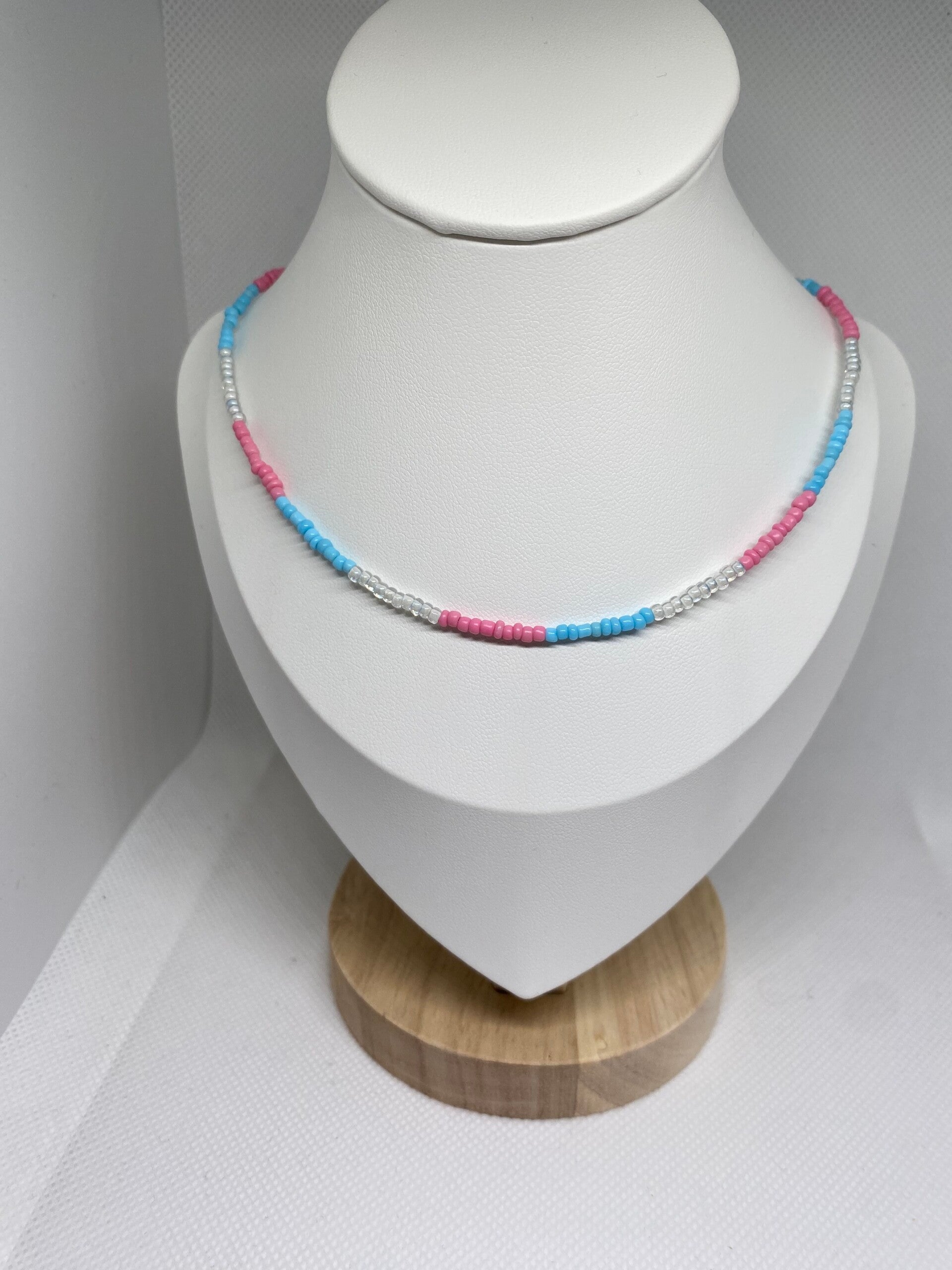 Ketting zilver sluitinkje - blauw, wit  & roze