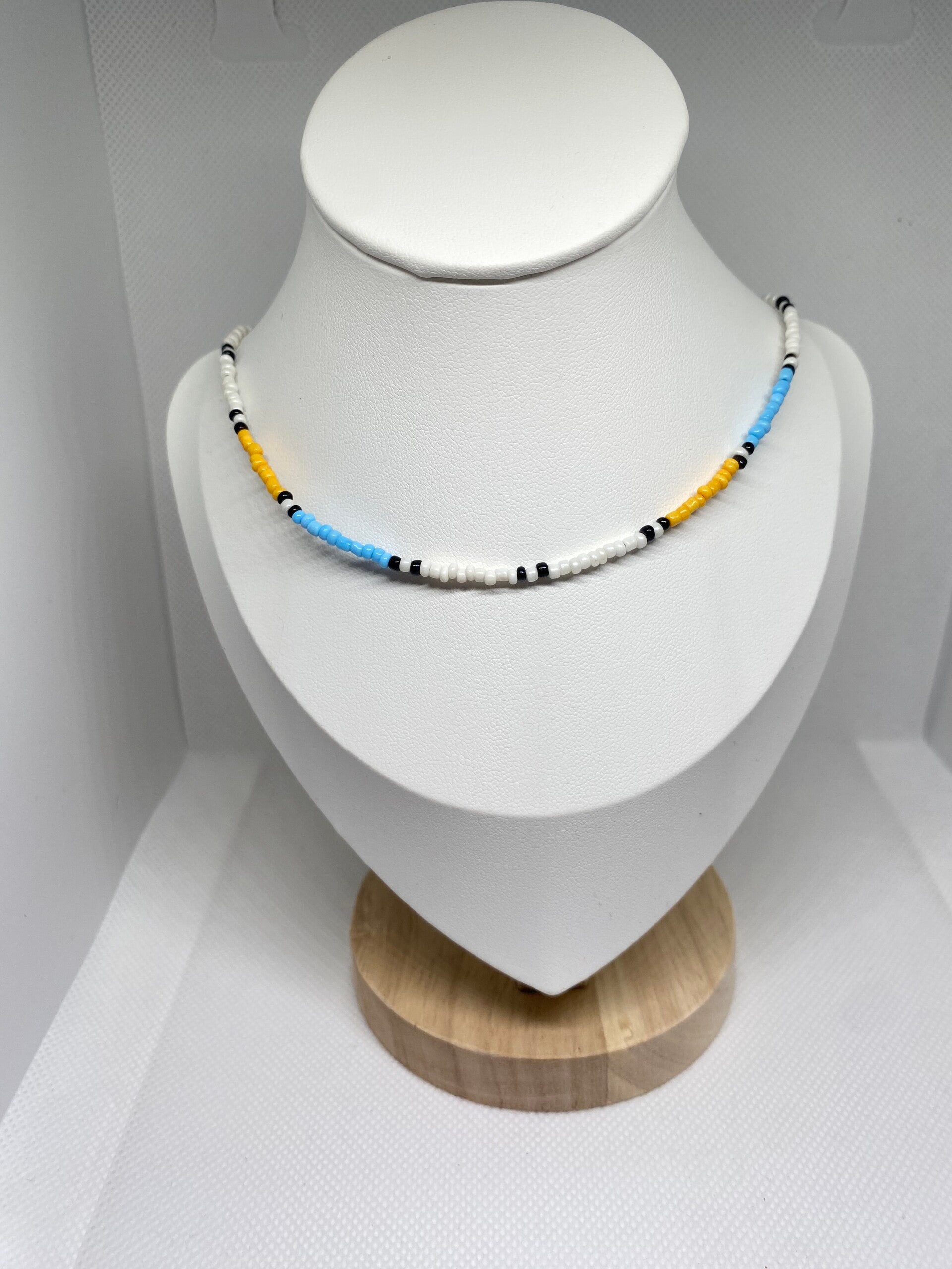 Ketting zilver sluitinkje - blauw / oranje / wit