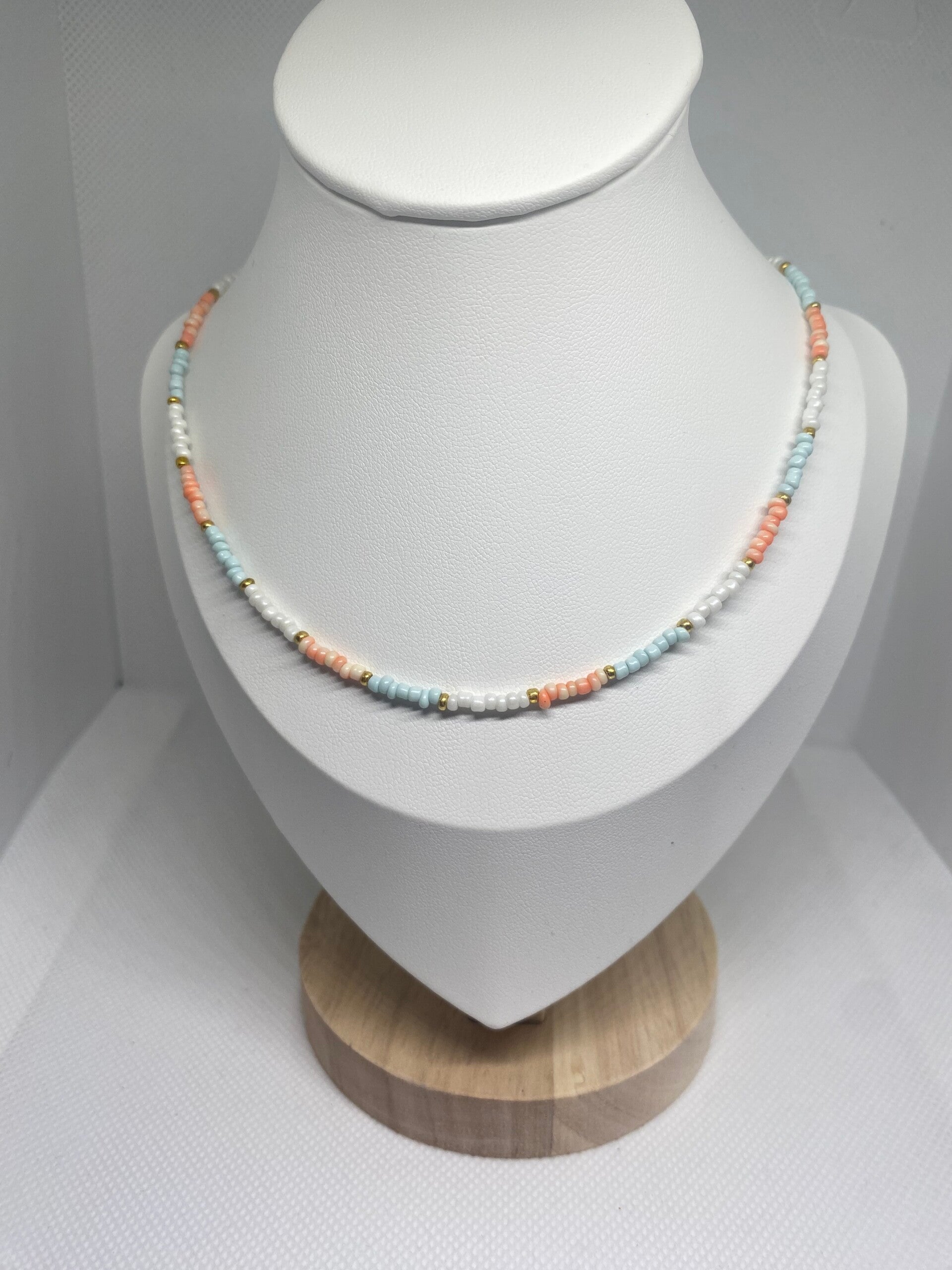 Ketting goud sluitinkje - blauw / wit / zalmroze