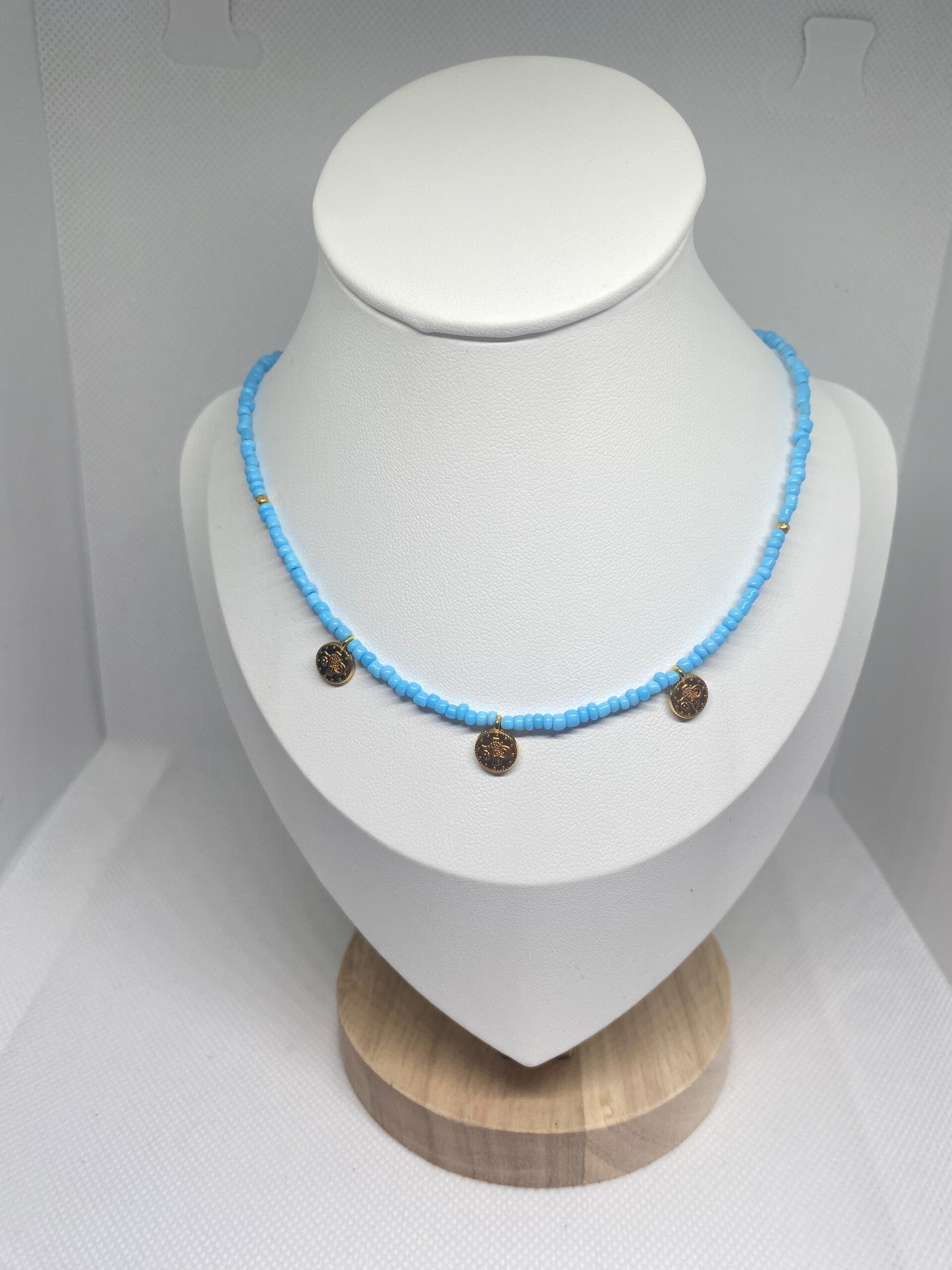 Ketting goud sluitinkje - blauw met dq muntjes