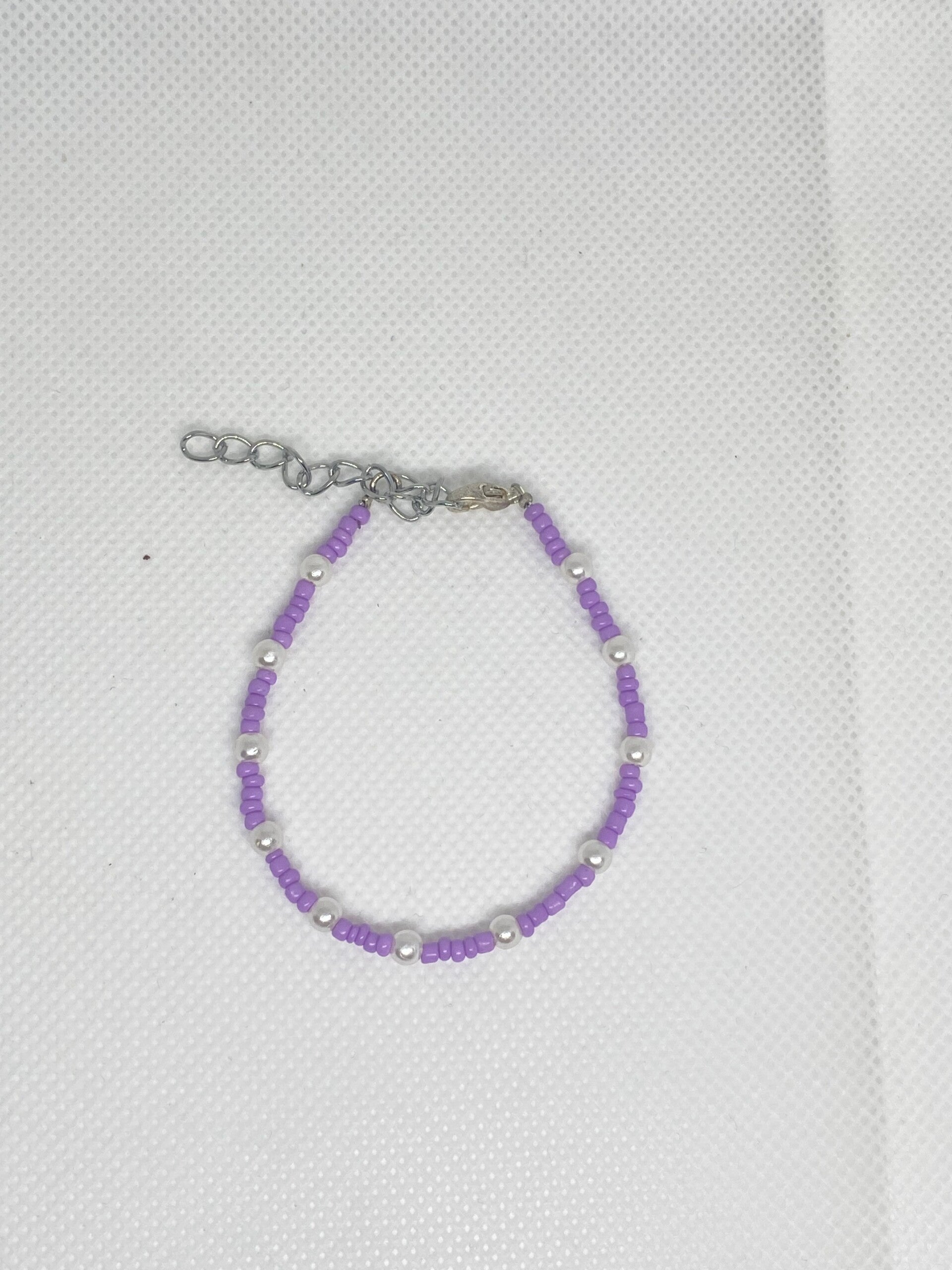 Armband zilver sluitinkje - paars met parels