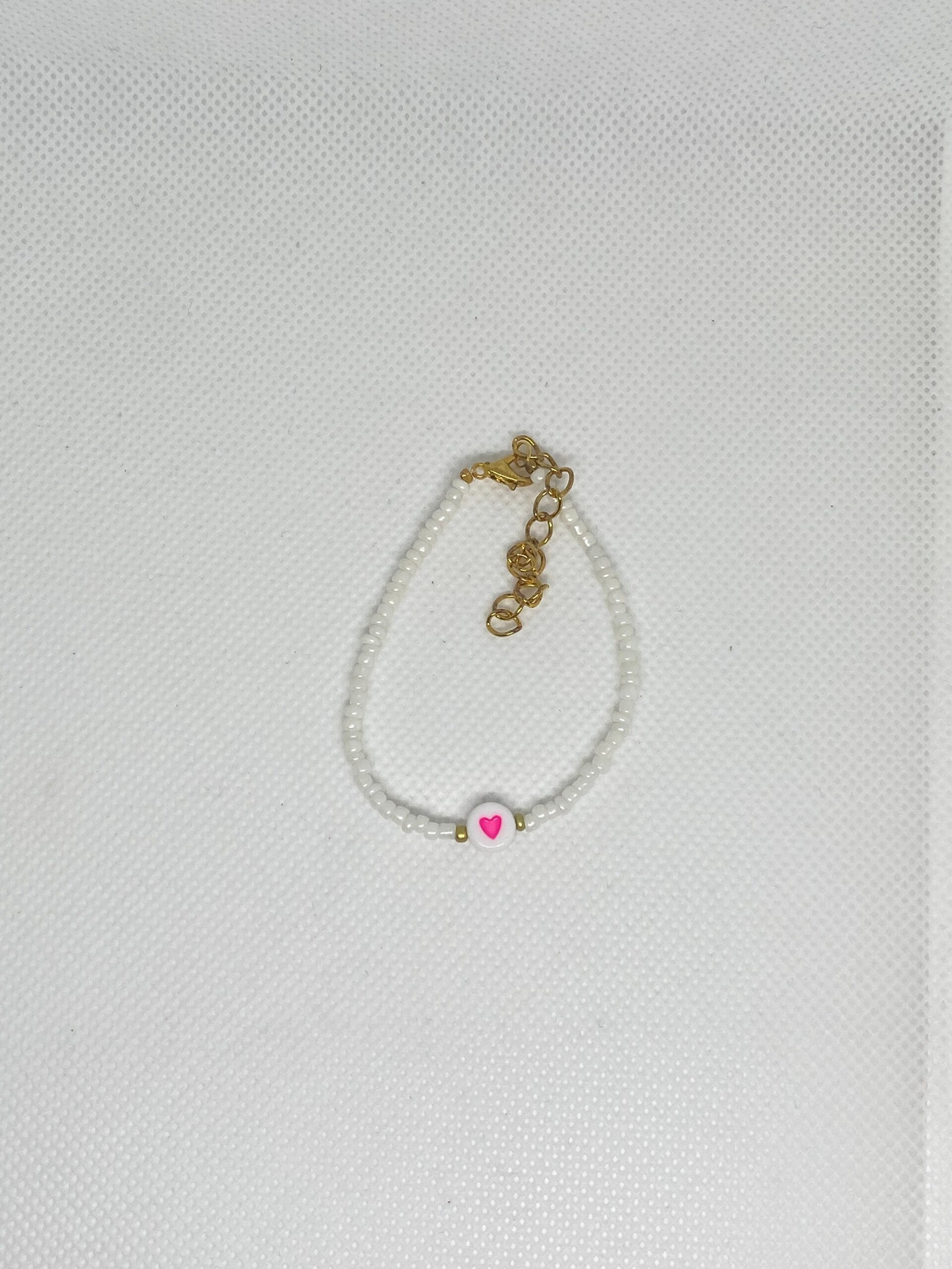 Armband goud sluitinkje - Wit met hartje