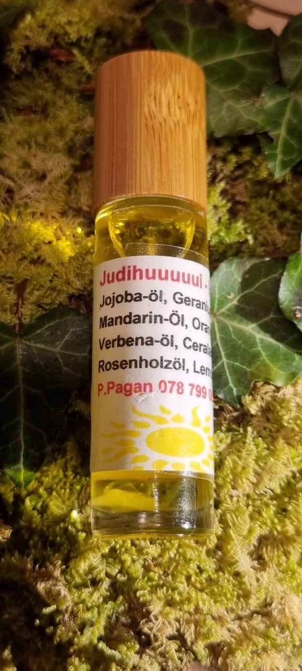 Judihuiii Roll - on