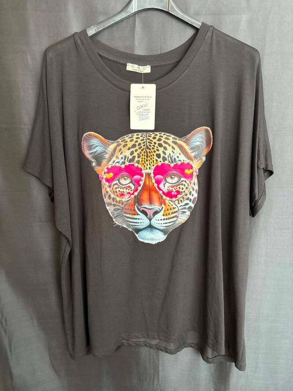 Chic Leopard Vibes Oversized Tee (zwart)