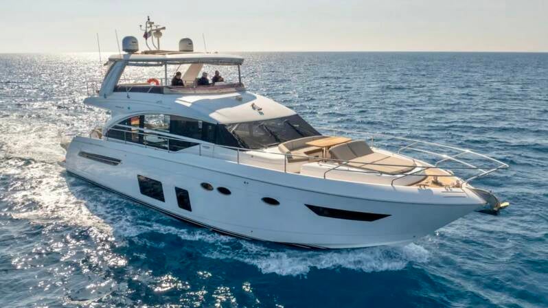 princess-68-fly-yacht-charter8-standard-sc02vy.jpg