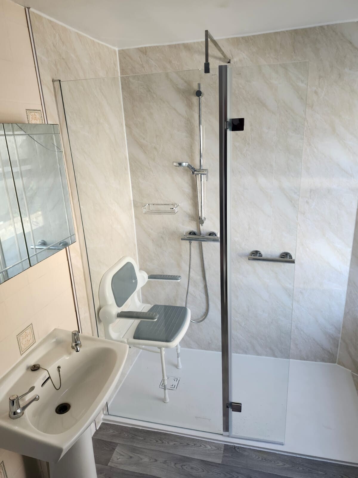 Assisted shower with seat and low level tray