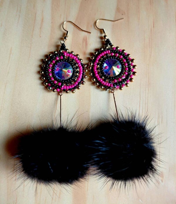 Black Pom Pom