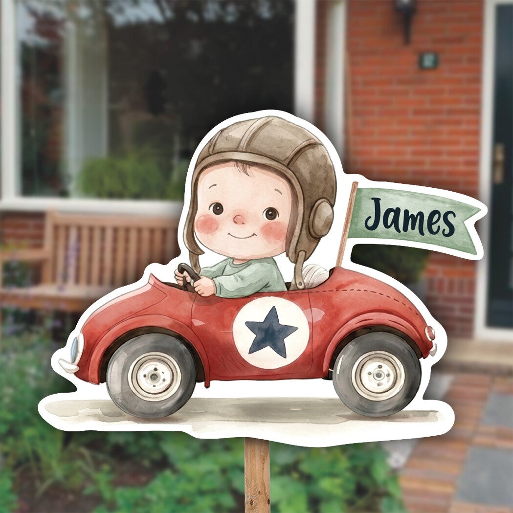 Geboortebord tuin | Baby in raceauto | Jongen