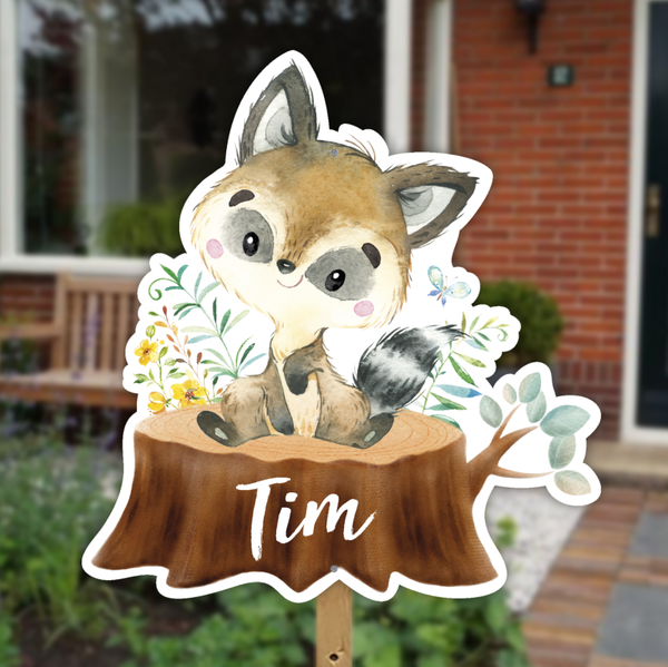 Geboortebord Wasbeer op boomstam | Neutraal