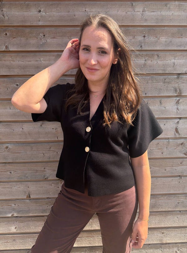 Top met korte mouw met knoopdetail - zwart