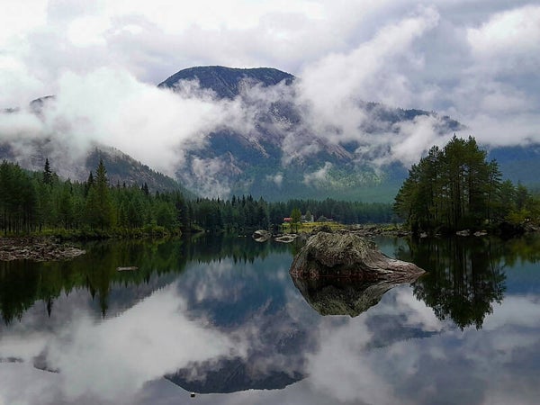 Tåke over fjell og skog - Hagefoss