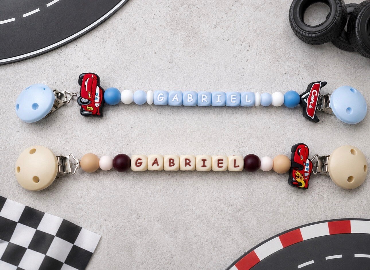 Attache doudou voiture de course