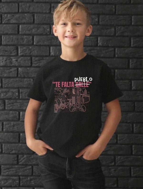 Camiseta kids “te falta pueblo”
