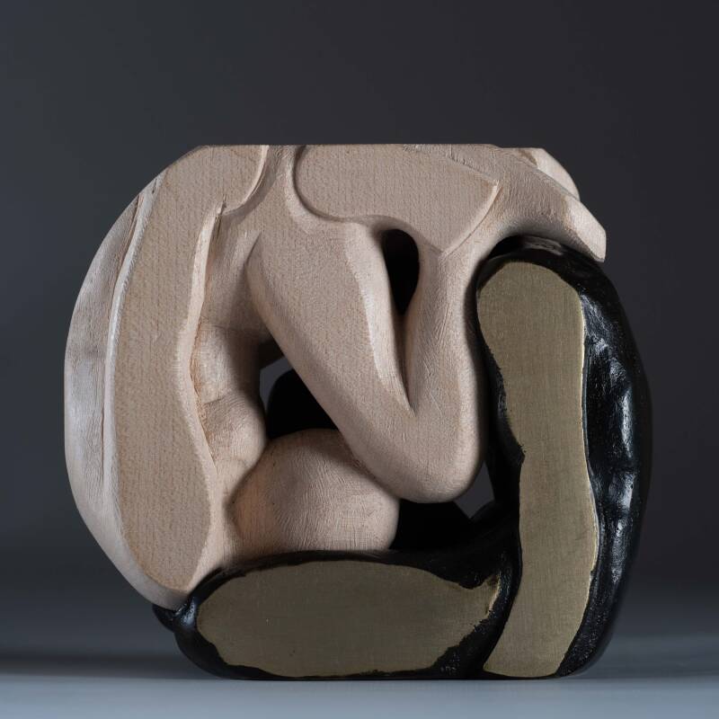 deux figures en bois et bronze s'imbriquent