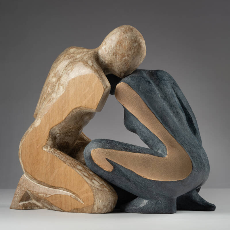 jeu d'imbrication entre deux volumes en bois et bronze
