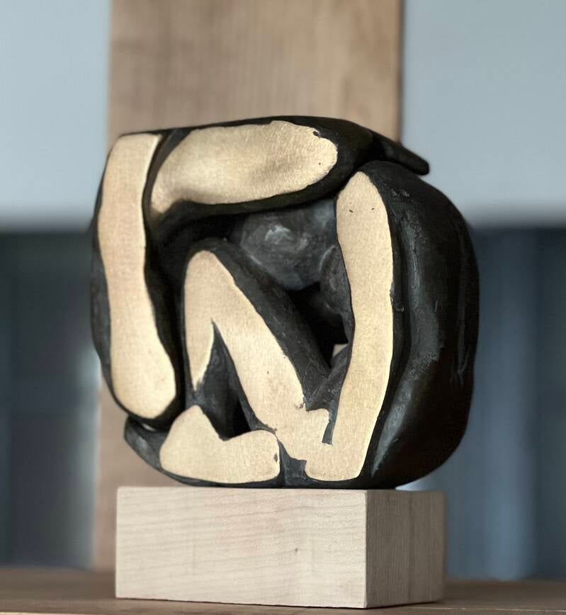 deux figures renversées en bronze poli et qui s'emboîtent