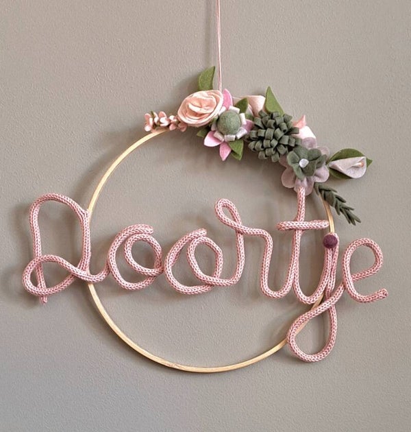 Punniknaam met vilten bloemen