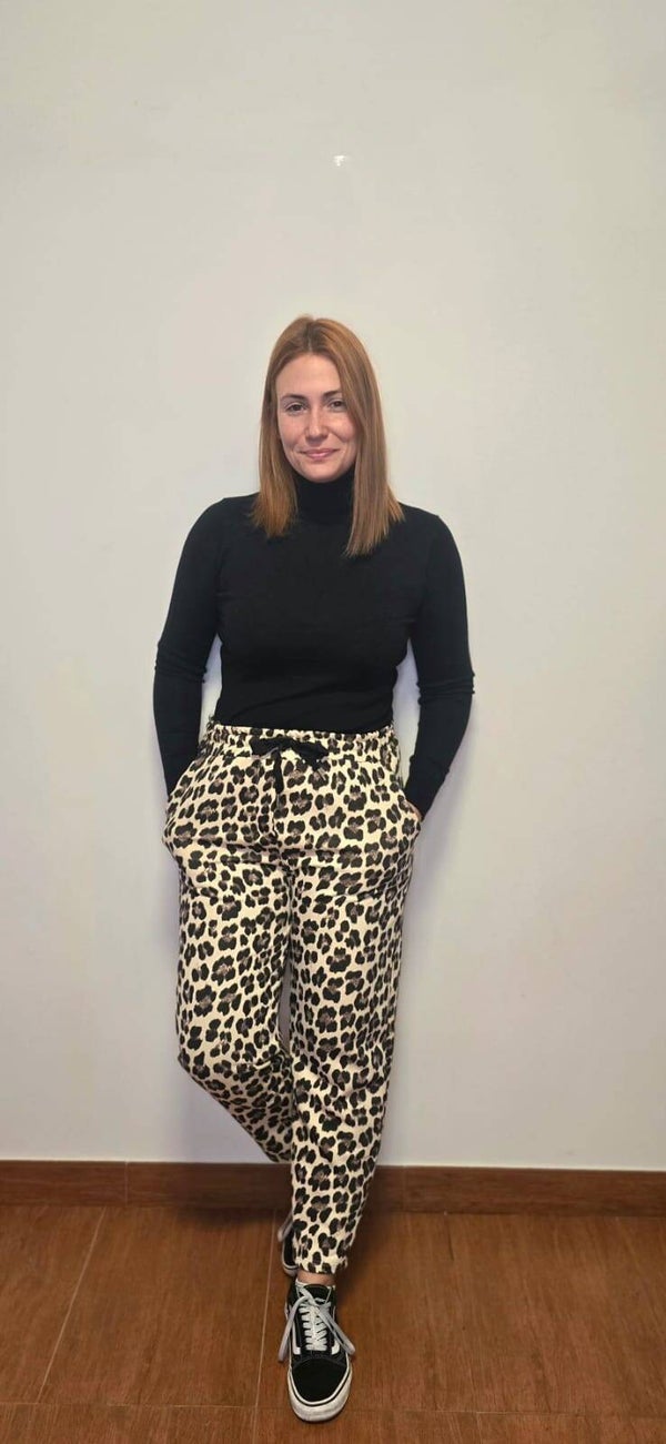 Pantalón animal print tipo chándal