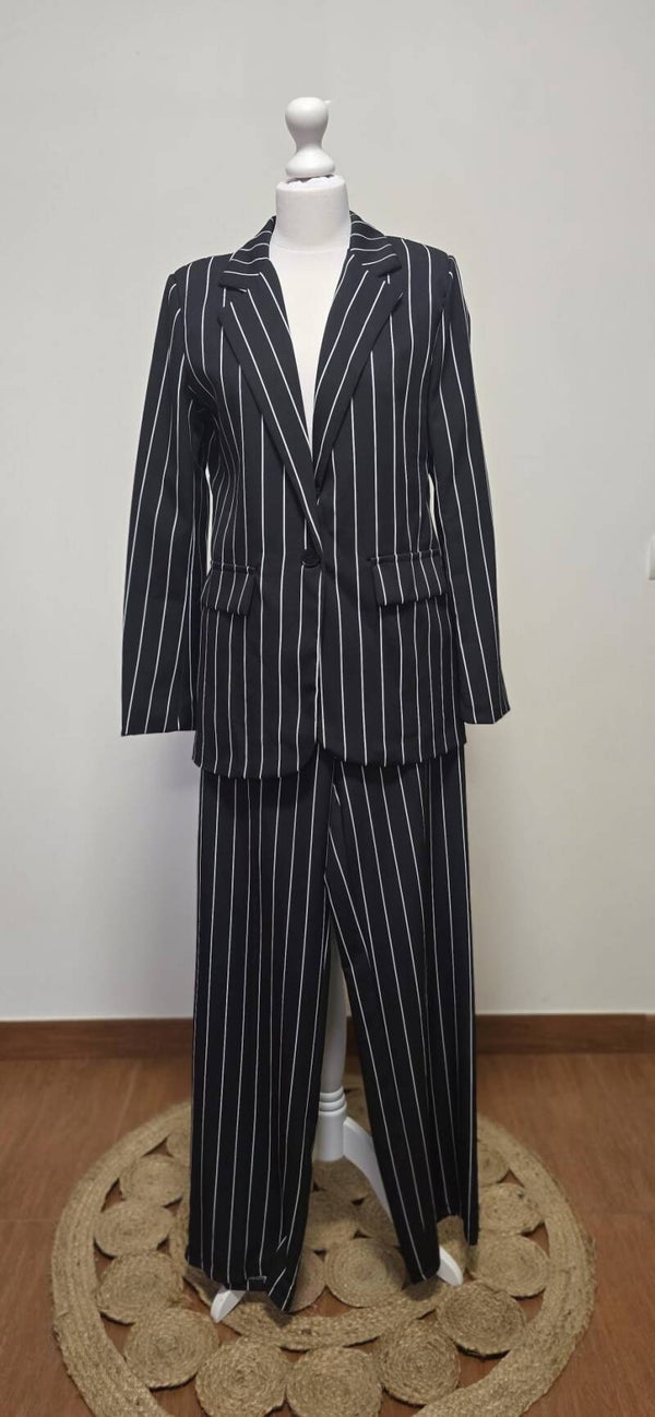 Traje de chaqueta negro con raya diplomática