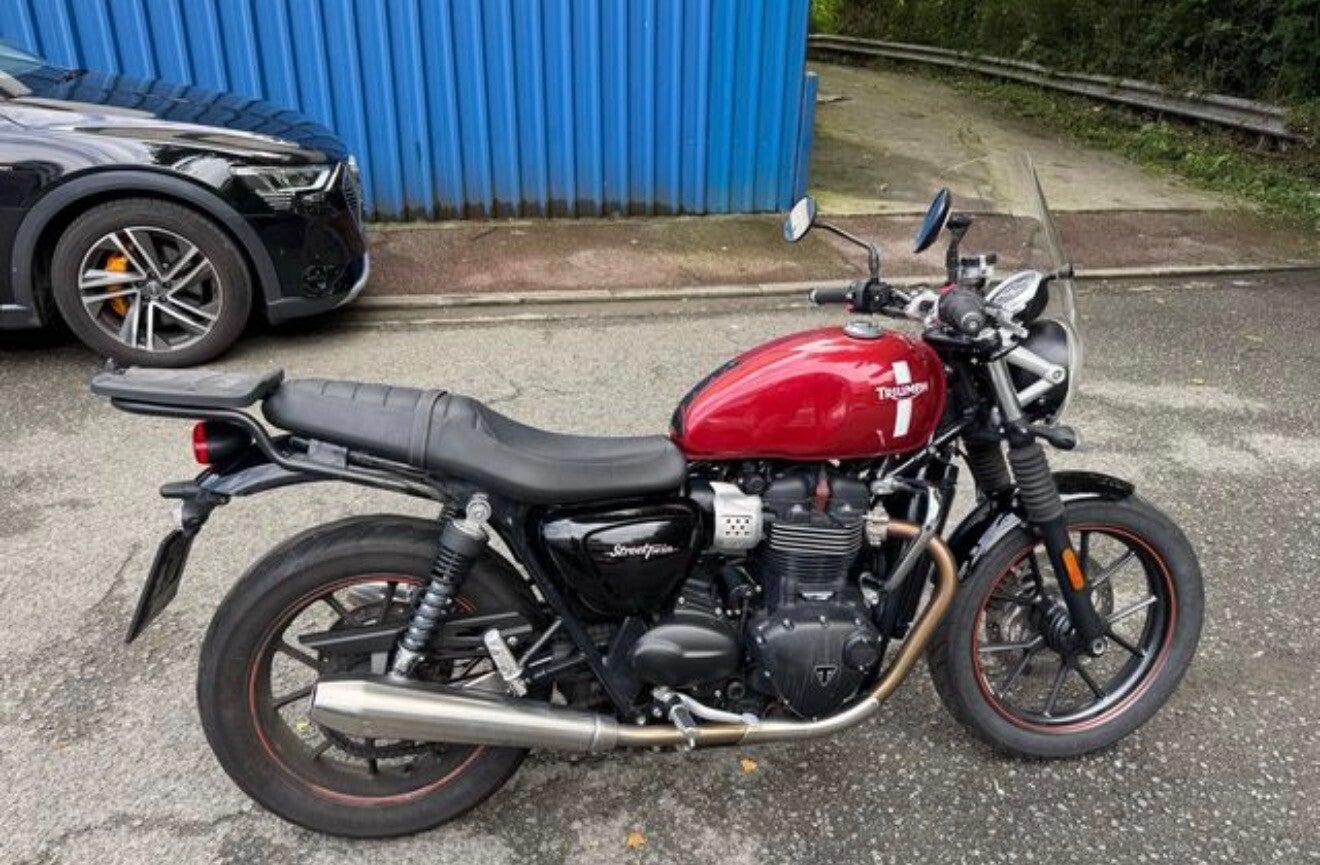 TRIUMPH STREET TWIN 900